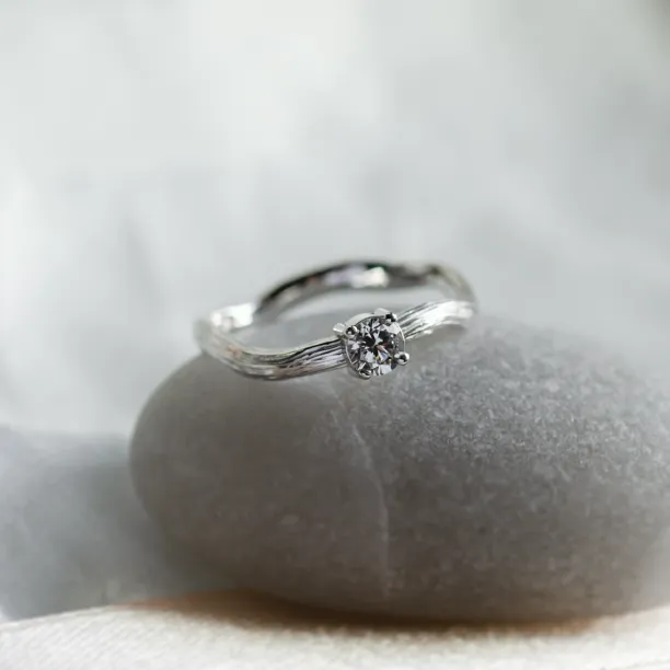 Atypical engagement ring with lab-grown diamond and tree bark surface RIANA Image