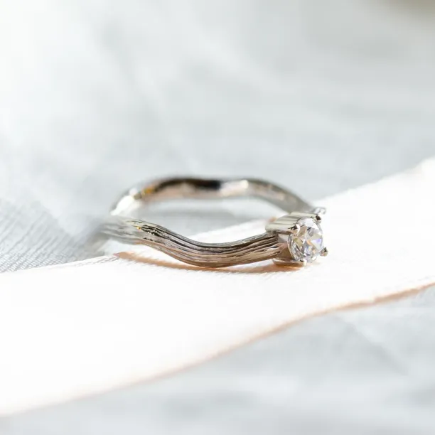 Atypical engagement ring with lab-grown diamond and tree bark surface RIANA Image