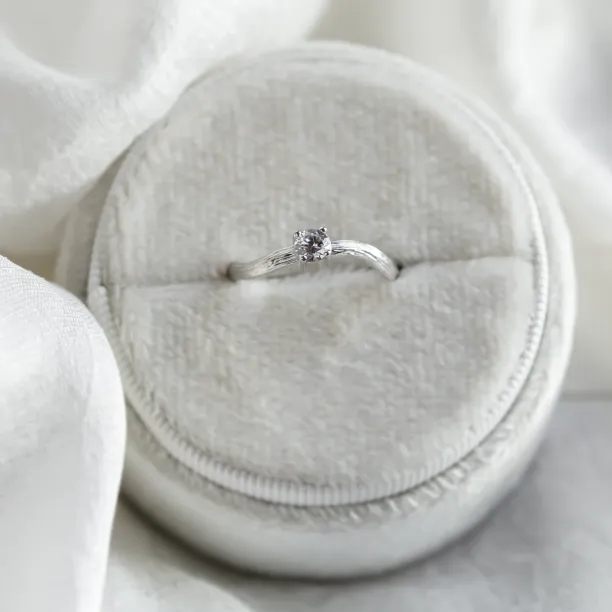 Atypical engagement ring with lab-grown diamond and tree bark surface RIANA Image