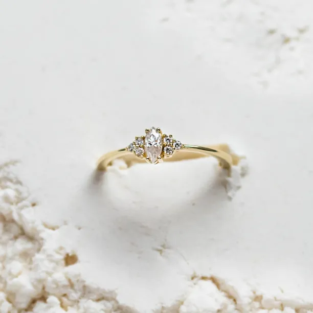 Romantic engagement ring with lab-grown diamonds MILLENIAL Image