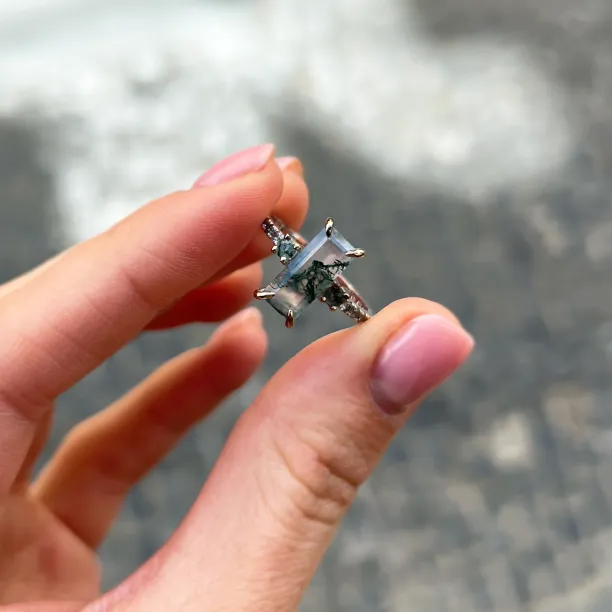 Elegant ring with moss agate and diamonds CARA Image