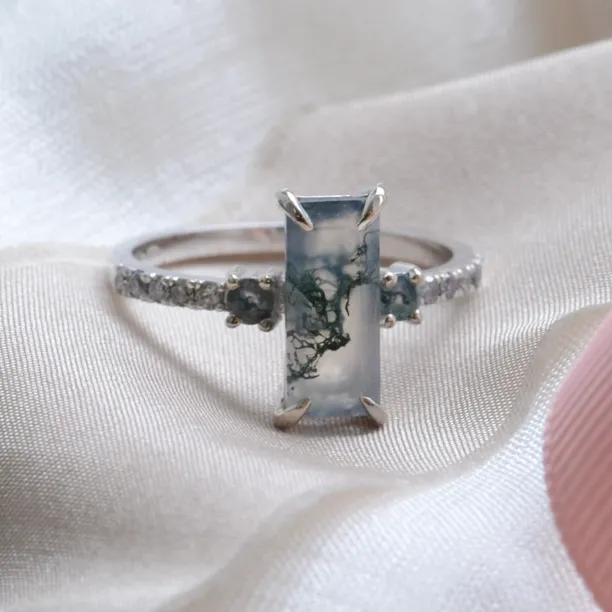 Elegant ring with moss agate and diamonds CARA Image