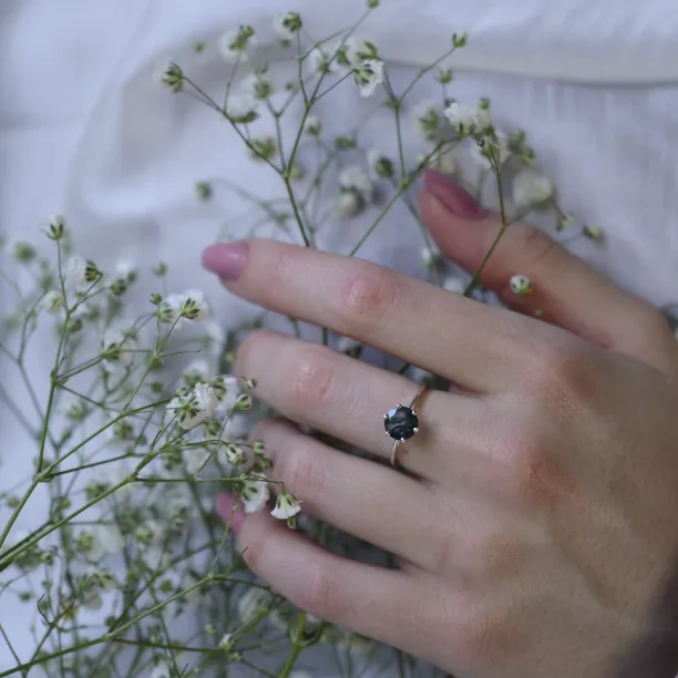 Minimalist gold ring with moss agate STAMI Image