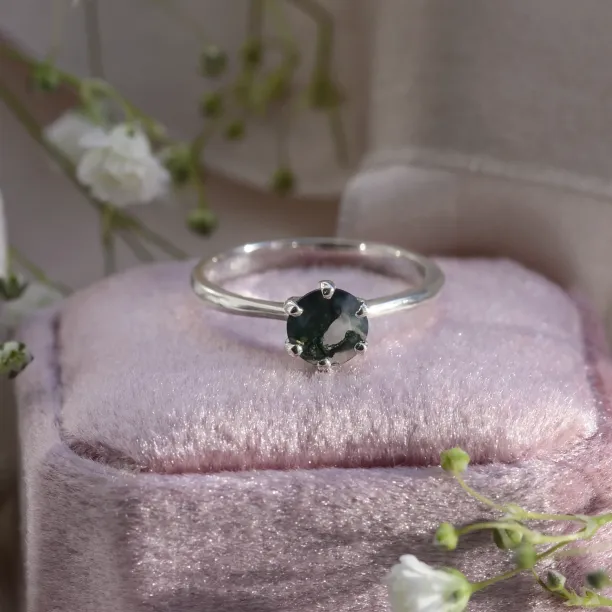 Minimalist gold ring with moss agate STAMI Image