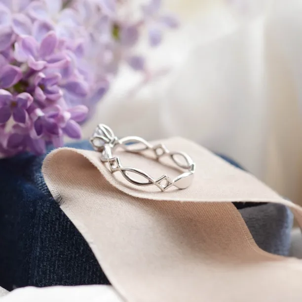 Entwined ring with lab-grown diamond QUEENO Image