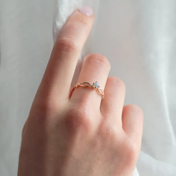 Entwined ring with lab-grown diamond QUEENO Image