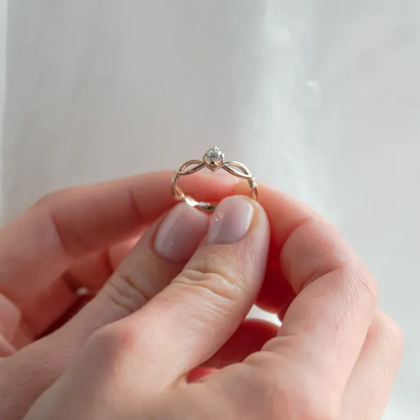 Entwined ring with lab-grown diamond QUEENO Image