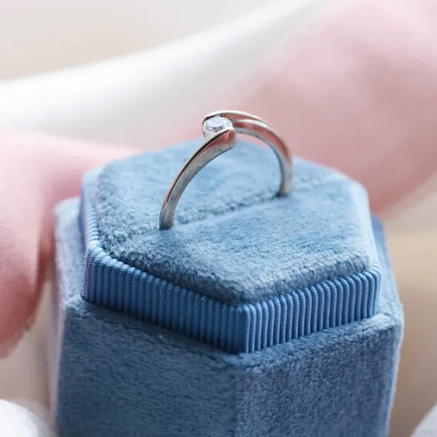 Elegant engagement ring with lab-grown diamond HELSO Image