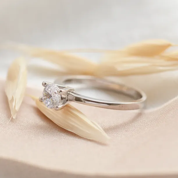Classic engagement ring with lab-grown diamond SEMLA Image