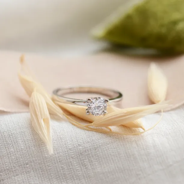 Classic engagement ring with lab-grown diamond SEMLA Image