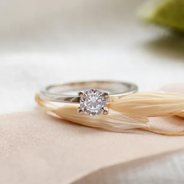 Classic engagement ring with lab-grown diamond SEMLA Image