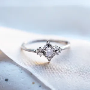 Romantic engagement ring with lab-grown diamonds POMPI