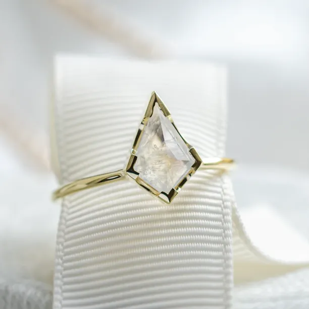 Gold ring with kite moonstone RACQUET Image