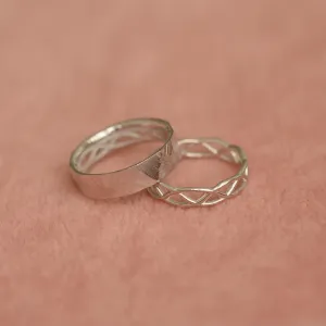 Crossed golden wedding rings JAS Thumbnail