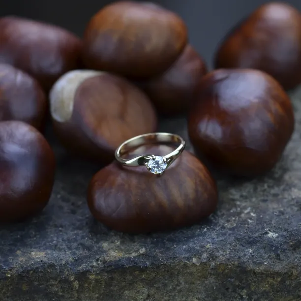 Elegant engagement ring with lab-grown diamond JURO Image