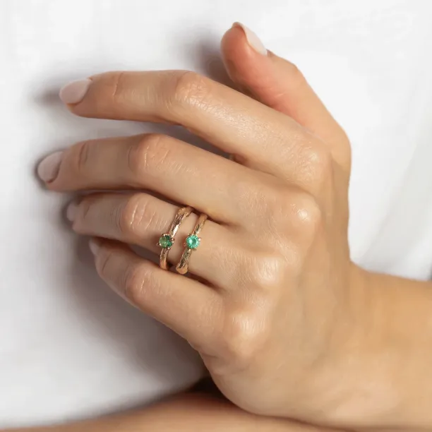 Gold ring with emerald DREM Image