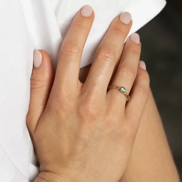 Gold ring with emerald DREM Image