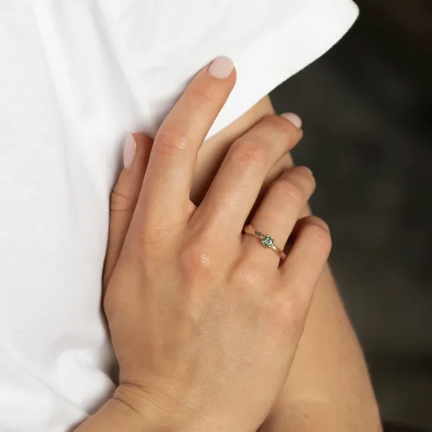 Gold ring with emerald DREM Image