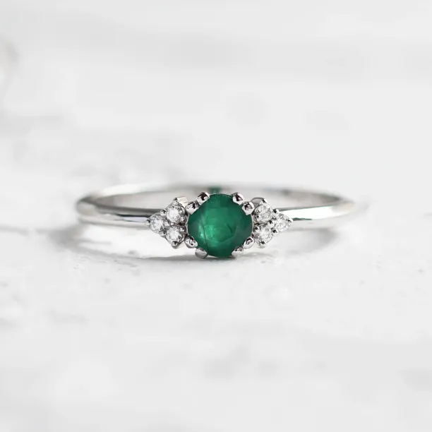 Gold ring with diamonds and emerald MONNY Image