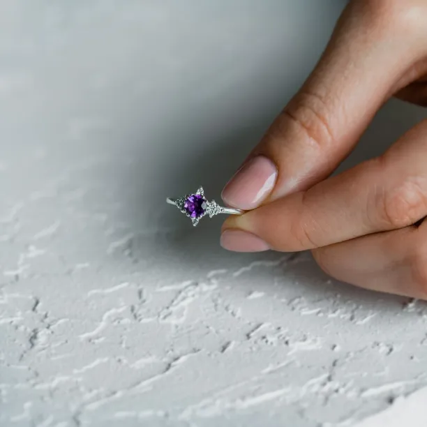 Engagement ring with amethyst and diamonds ALBINEA Image