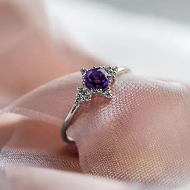 Engagement ring with amethyst and diamonds ALBINEA Image