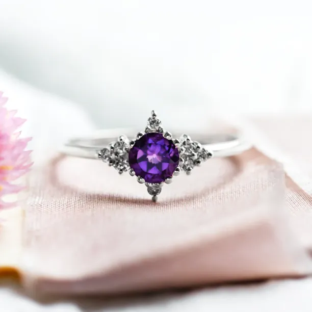 Engagement ring with amethyst and diamonds ALBINEA Image