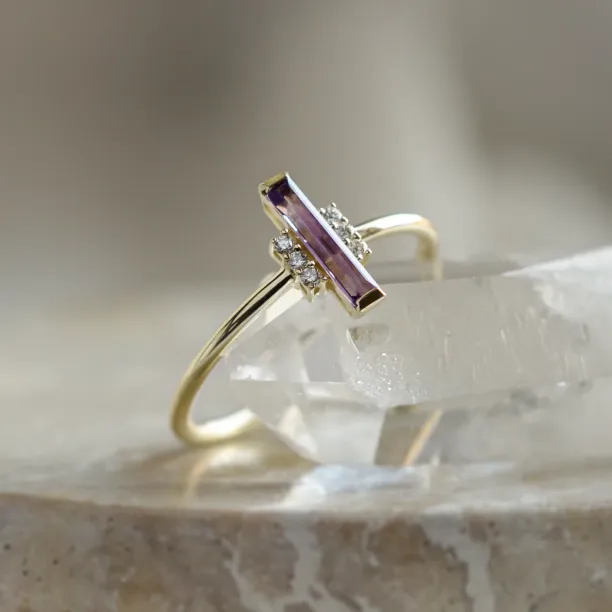Original ring with baguette amethyst and side diamonds NAIMA Image