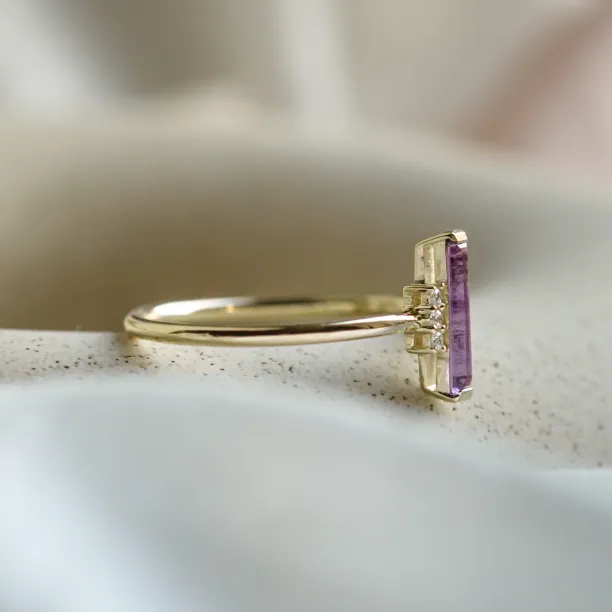 Original ring with baguette amethyst and side diamonds NAIMA Image