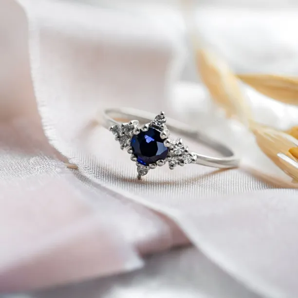 Gold ring with blue sapphire and diamonds ELIZABETH Image
