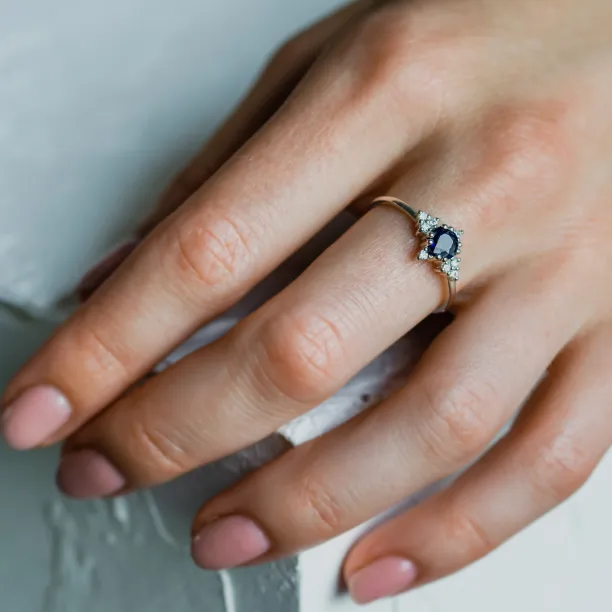Gold ring with blue sapphire and diamonds ELIZABETH Image