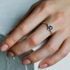 Gold ring with blue sapphire and diamonds ELIZABETH Thumbnail