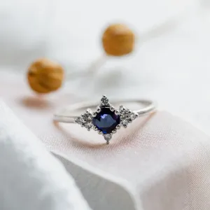 Gold ring with blue sapphire and diamonds ELIZABETH Thumbnail