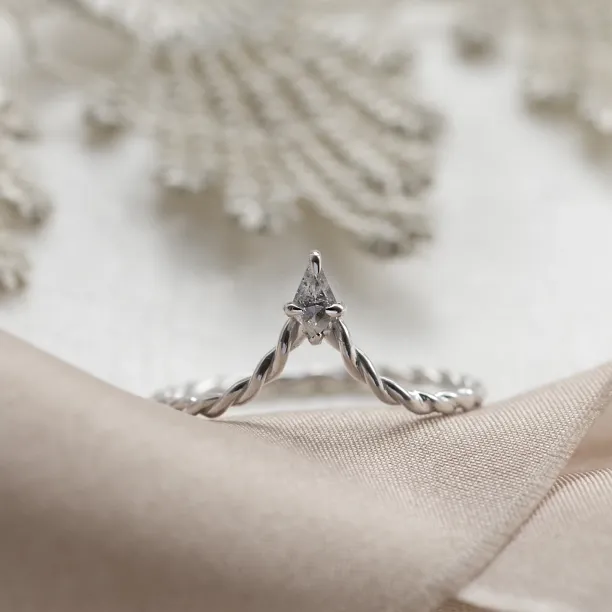 V stacker ring with kite salt and pepper diamond NIAM Image