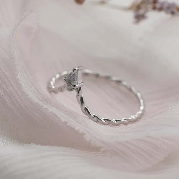 V stacker ring with kite salt and pepper diamond NIAM Image