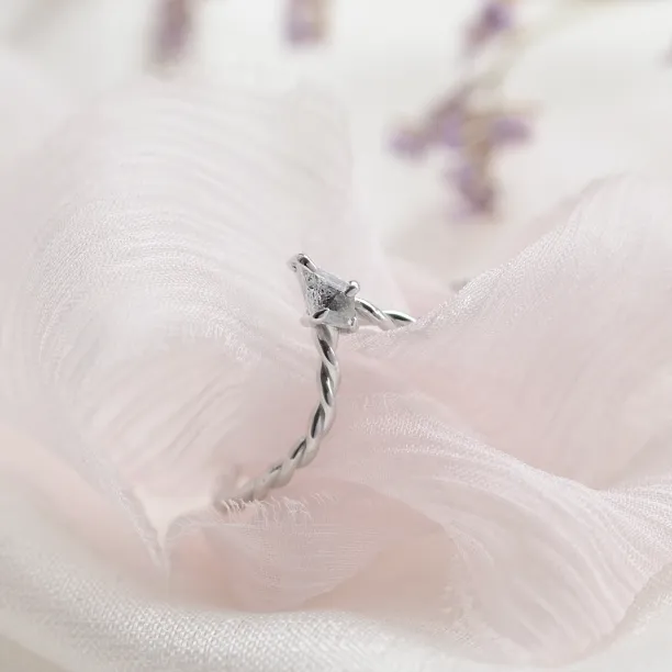 V stacker ring with kite salt and pepper diamond NIAM Image