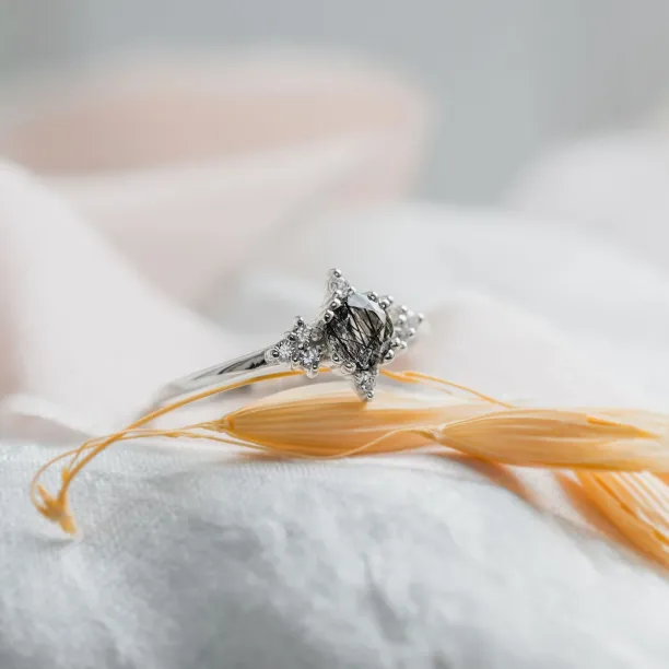 Gold ring with rutilated quartz and diamonds PHOENIX Image