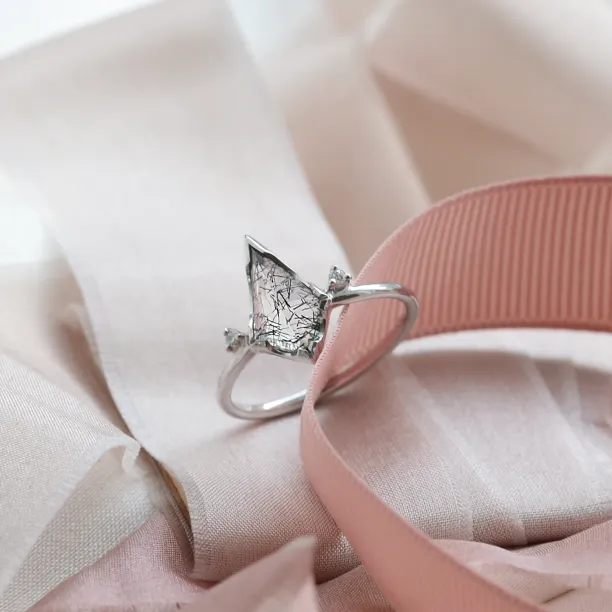 Minimalist ring with rutil quartz and diamonds KIRA Image