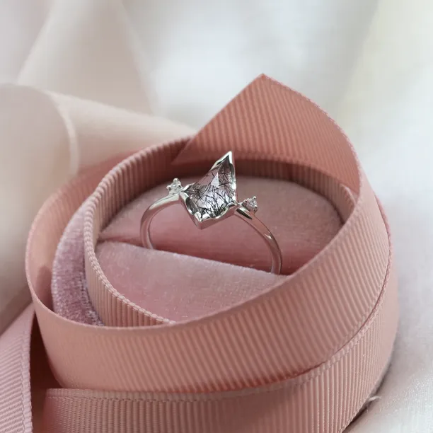 Minimalist ring with rutil quartz and diamonds KIRA Image