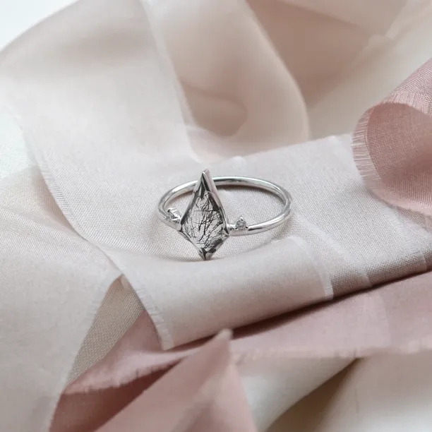 Minimalist ring with rutil quartz and diamonds KIRA Image