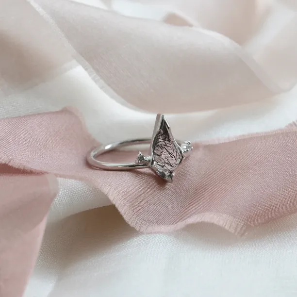 Minimalist ring with rutil quartz and diamonds KIRA Image