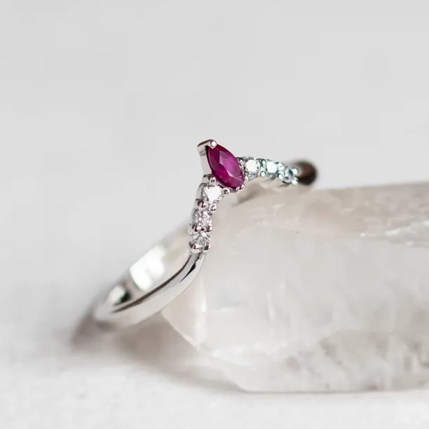 Gold diamond ring with ruby CROWN Image