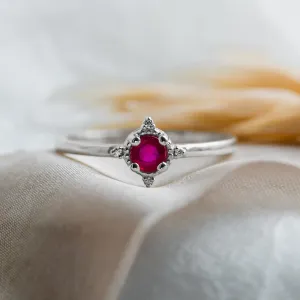 Gold ring with ruby and diamonds RUBY