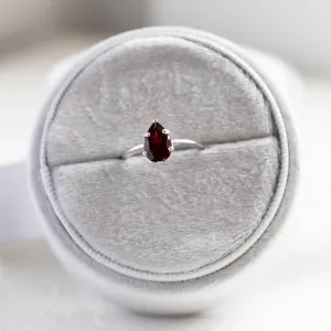 Gold garnet ring OLLY Thumbnail