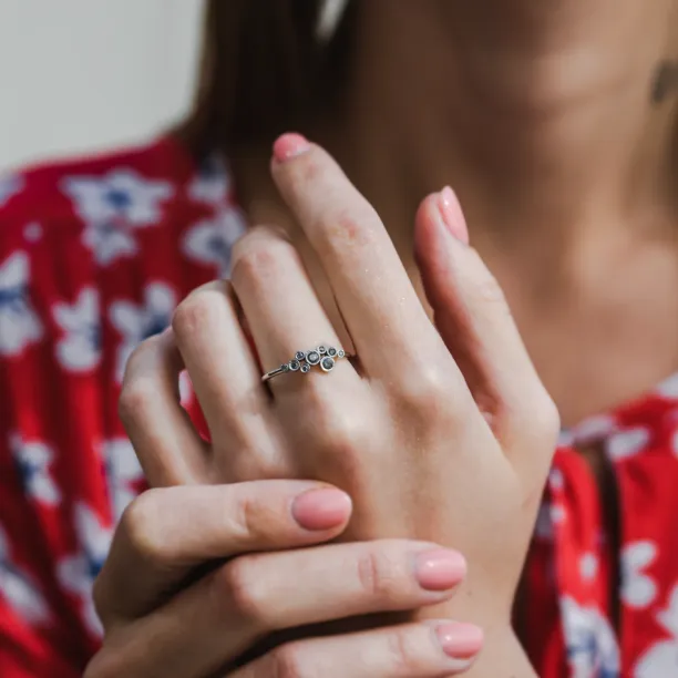 Cluster bezel ring with salt'n'pepper diamonds BUBBLE Image