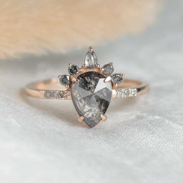 Gold cluster salt'n'pepper diamonds ring FILOMENA Image