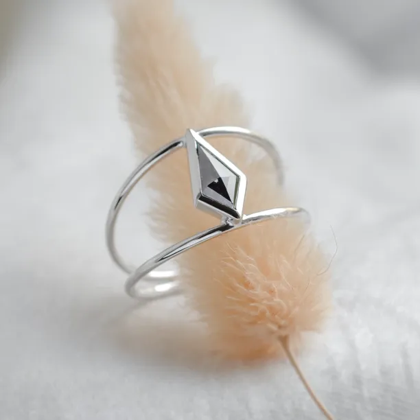 Gold double ring with salt and pepper diamond GRAINNE Image