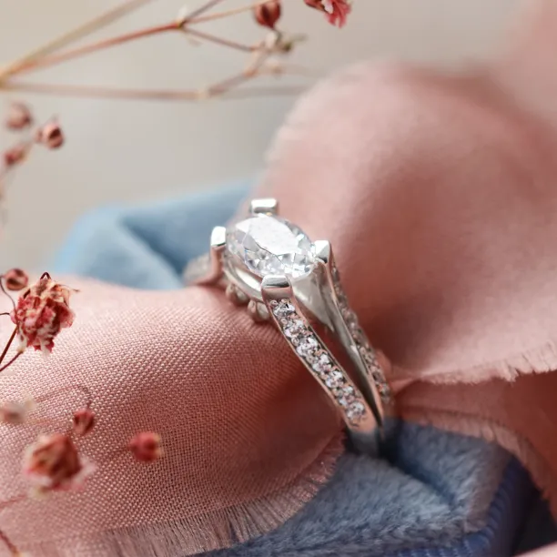 Gold engagement ring with diamonds 1.18ct  FITA Image