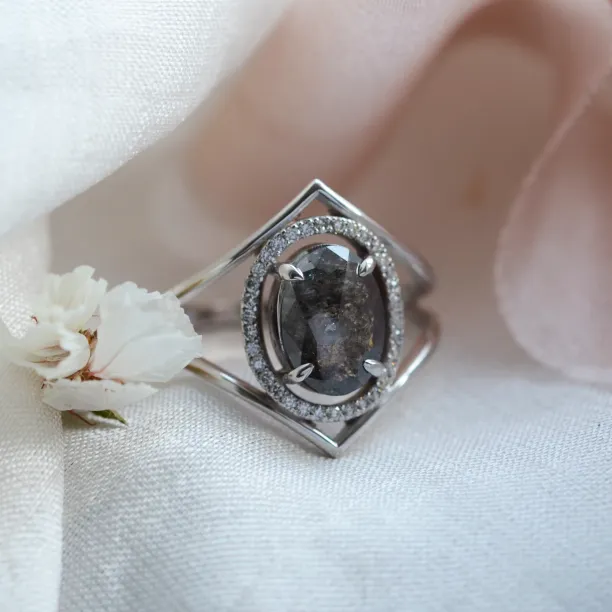 Gold luxury salt and pepper diamond ring with side diamonds MARGHERITA Image