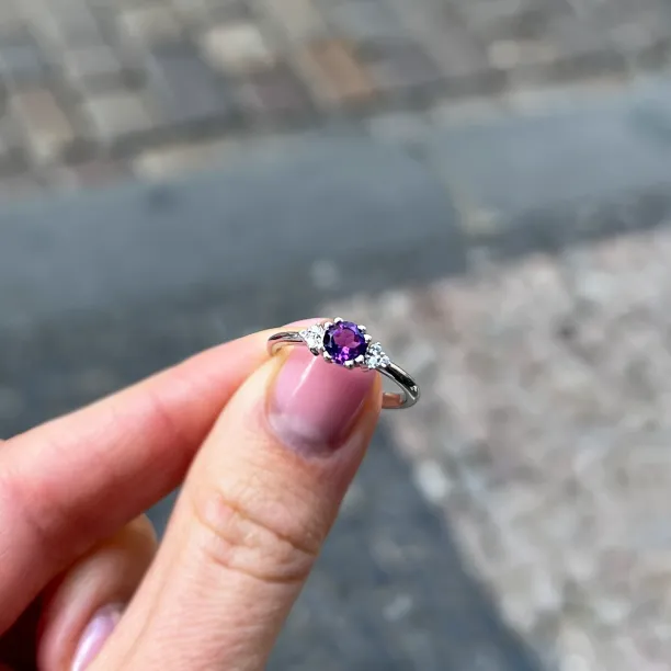 Gold ring with amethyst and diamonds MONNY Image