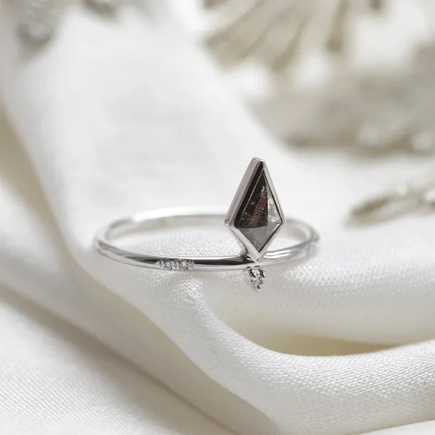 Gold ring with kite salt and pepper diamond and white diamonds CIAN Image
